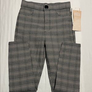 Stylish Plaid Leggings in Black and Gray